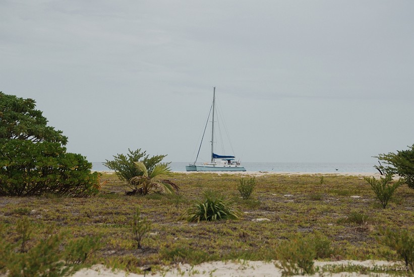 36- Imagine pose sur la plage de Kouare.JPG